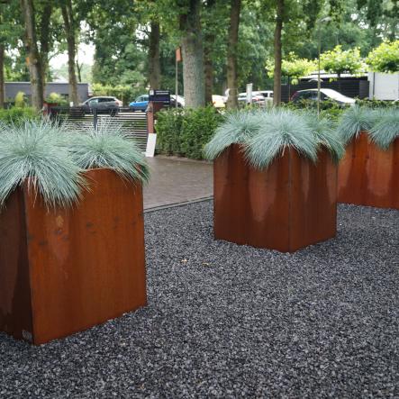 Cortenstaal plantenbak voortuin